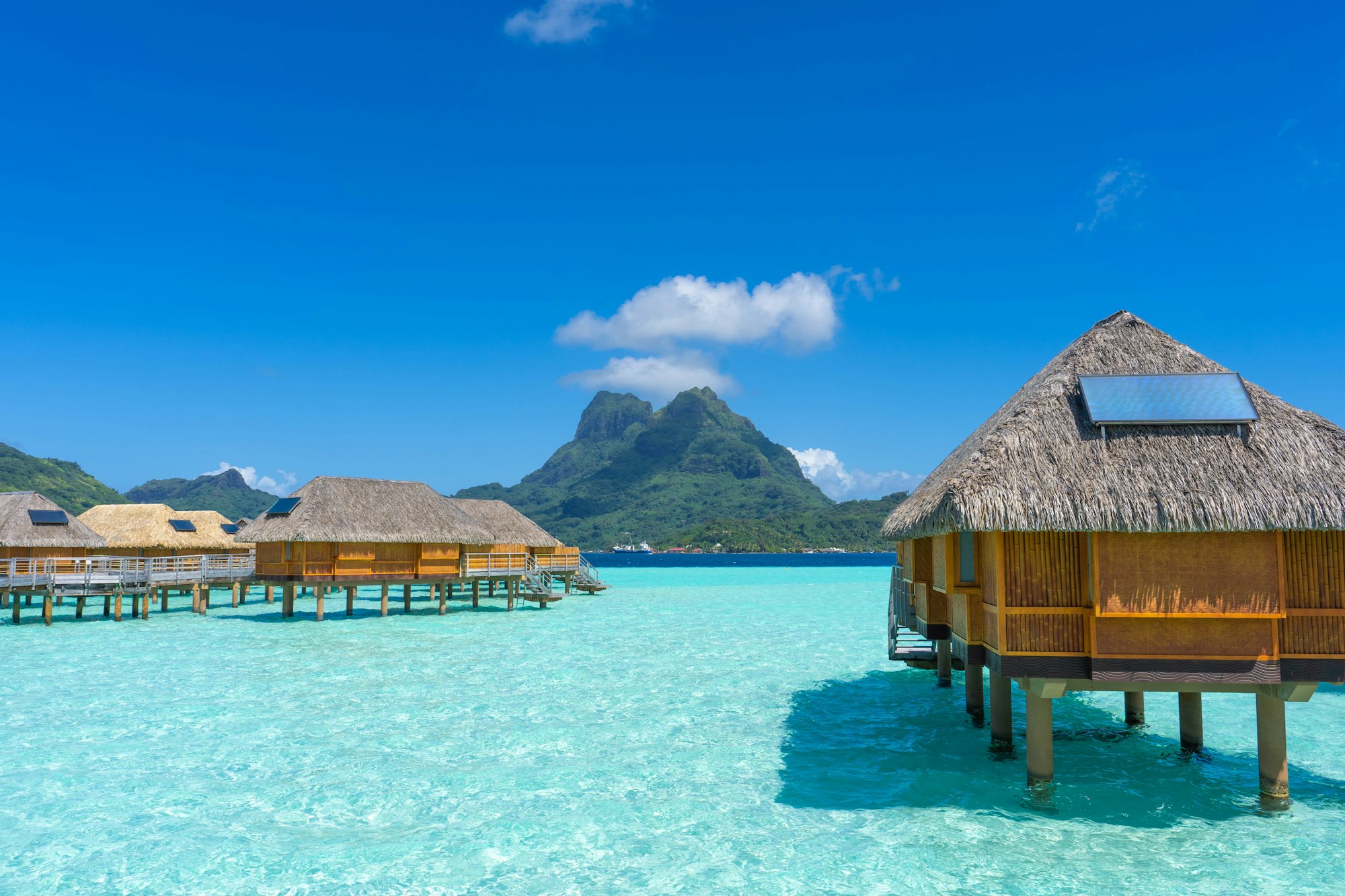 Bungalows sobre la laguna en Bora Bora